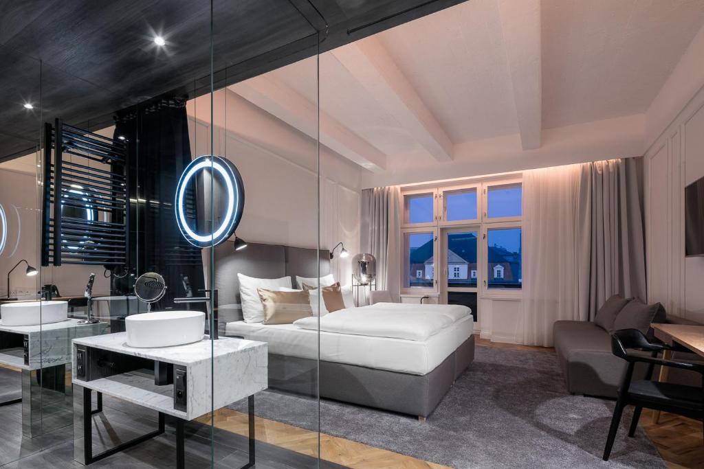 Pytloun Boutique Hotel Prague - Family Room With Spa Bath And Balcony