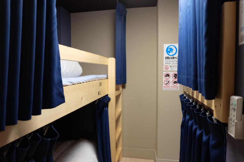 Postel nebo postele na pokoji v ubytování Narita Sando Guesthouse