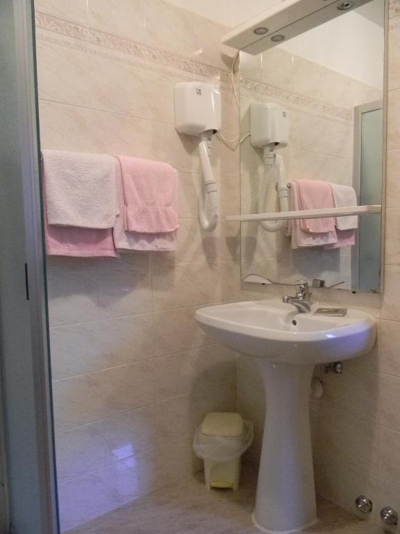Albergo Nuoitas - Quadruple Room