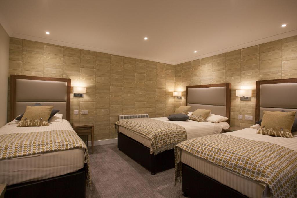 Postel nebo postele na pokoji v ubytování Cruachan Hotel