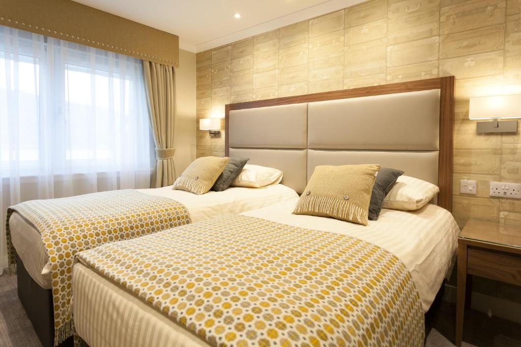 Postel nebo postele na pokoji v ubytování Cruachan Hotel