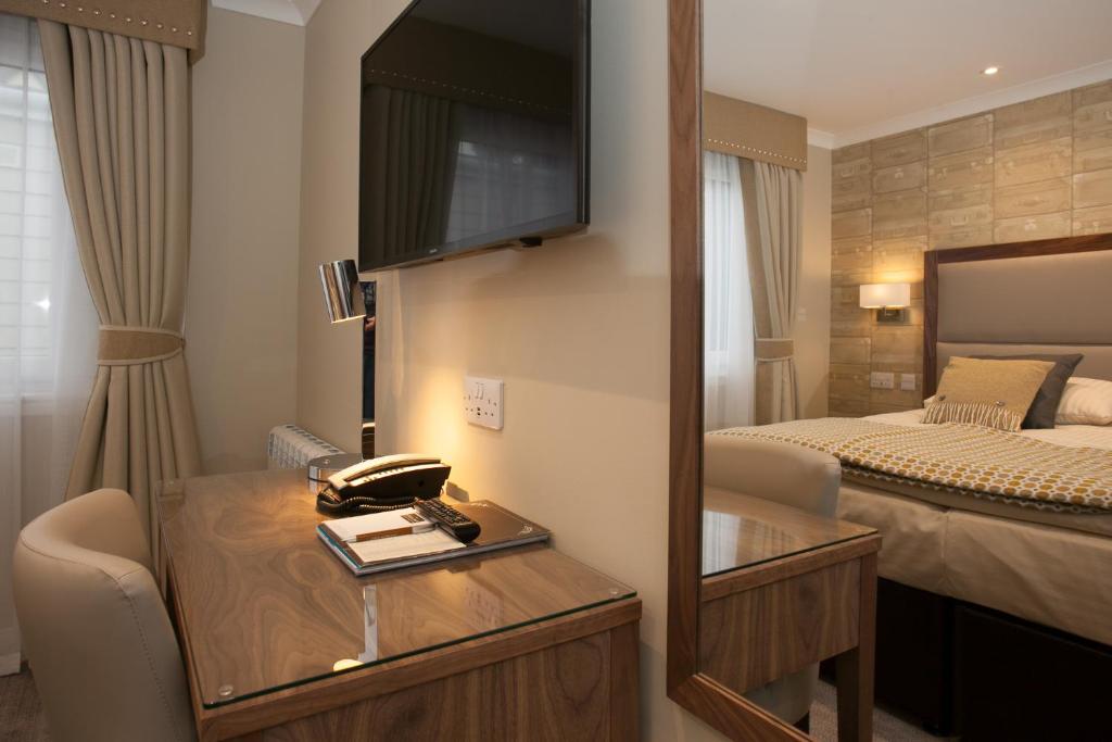 Postel nebo postele na pokoji v ubytování Cruachan Hotel