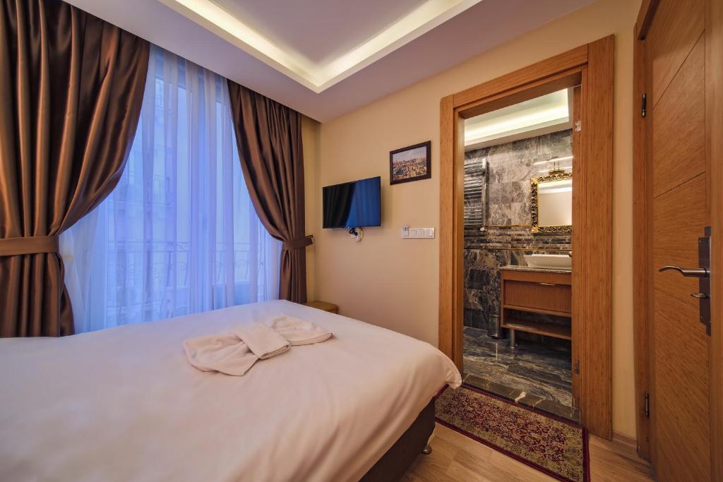 Postel nebo postele na pokoji v ubytování Gulhane Corner Hotel