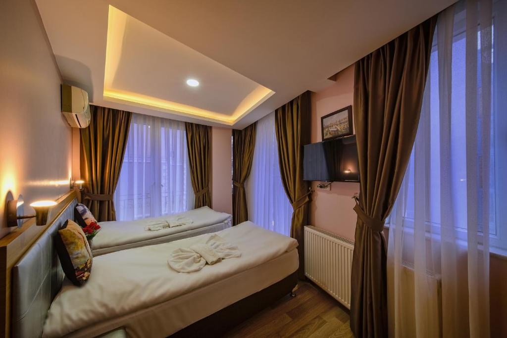 Postel nebo postele na pokoji v ubytování Gulhane Corner Hotel