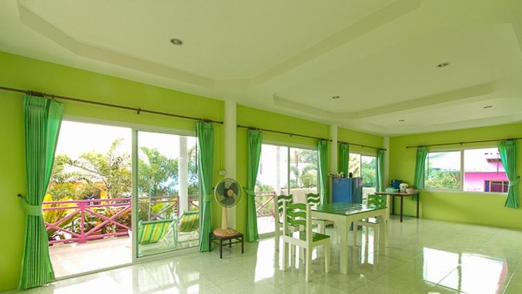 Posezení v ubytování Bann Pa Su (บ้านป้าสุ)