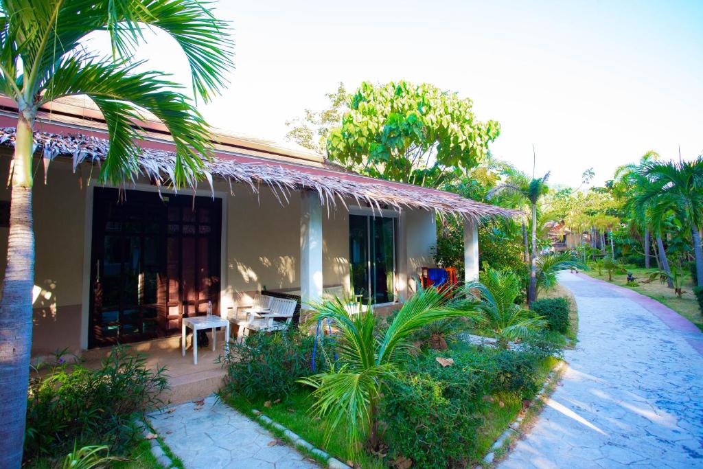 Banana Beach Resort - Drievoudige Kamer Met Uitzicht Op De Tuin
