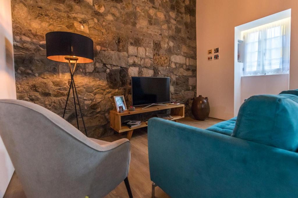 TV a/nebo společenská místnost v ubytování Azaleas Guest House
