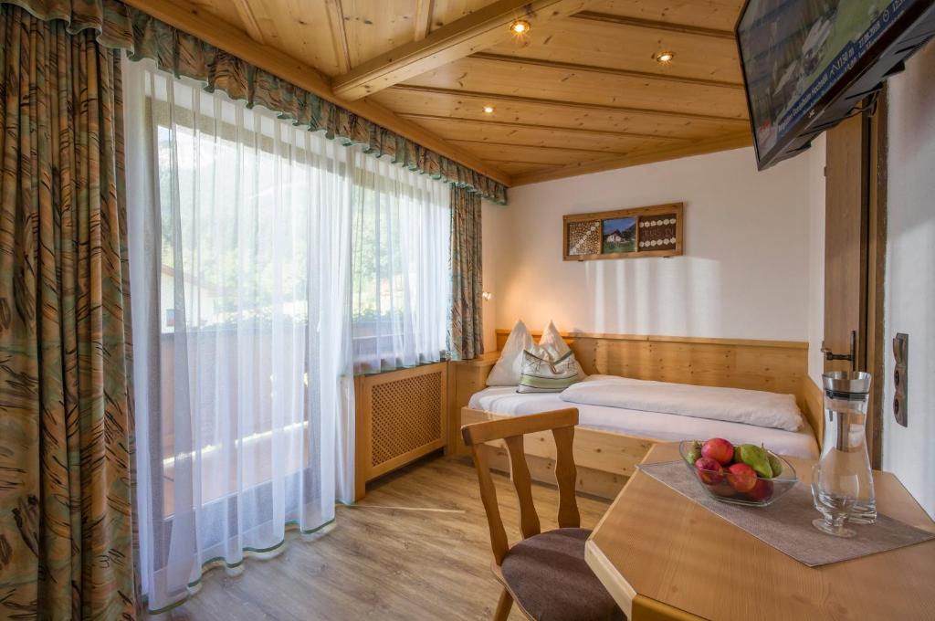 Postel nebo postele na pokoji v ubytování Obinghof