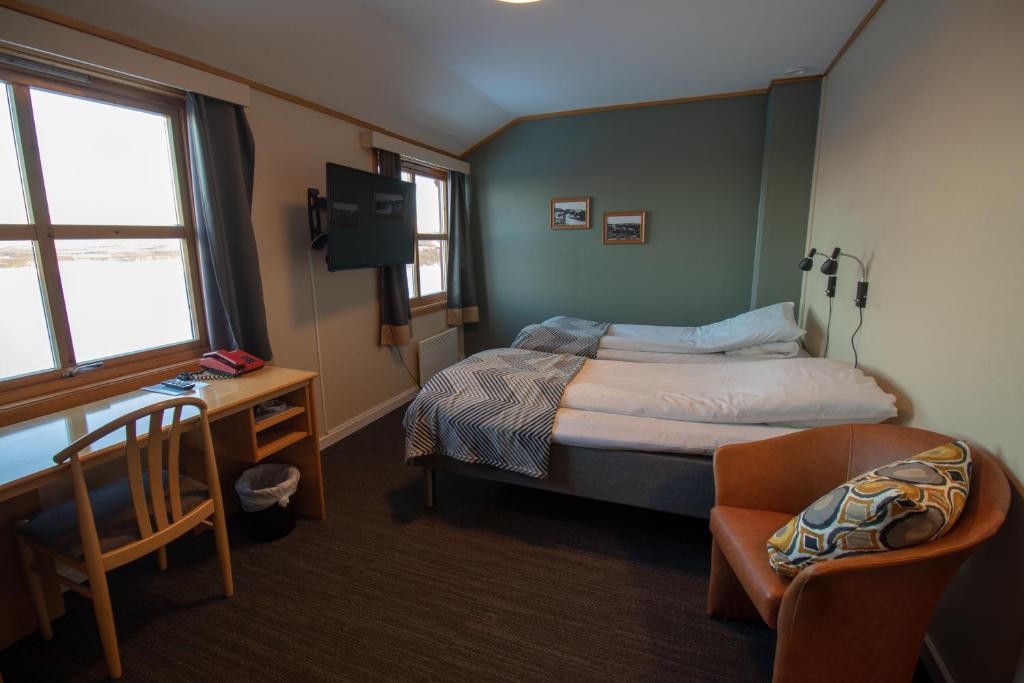 Postel nebo postele na pokoji v ubytování Lakselv Hotel