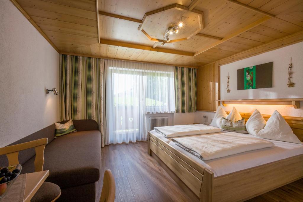 Postel nebo postele na pokoji v ubytování Obinghof