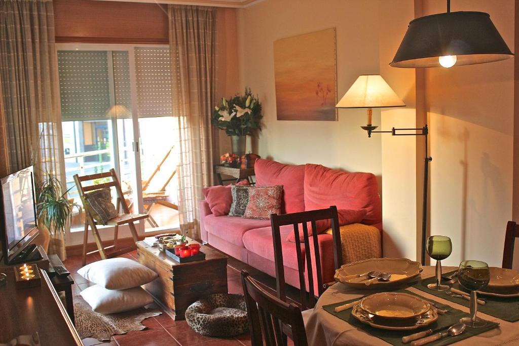 Posezení v ubytování EXCLUSIVO APARTAMENTO EN SANXENXO CON PISCINA A UNOS 150 m DE LA PLAYA DE SILGAR