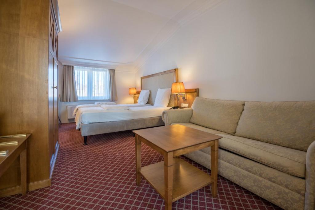 Postel nebo postele na pokoji v ubytování Hotel The Lord