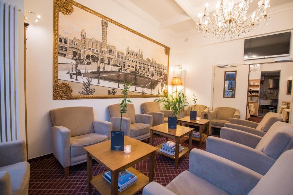 Posezení v ubytování Hotel The Lord