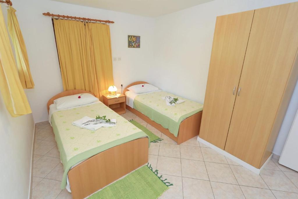Posteľ alebo postele v izbe v ubytovaní Apartments Romansa