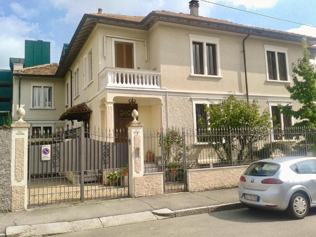 a white car parked in front of a house at Re Monza appartamenti in villa comodi per Milano in Monza