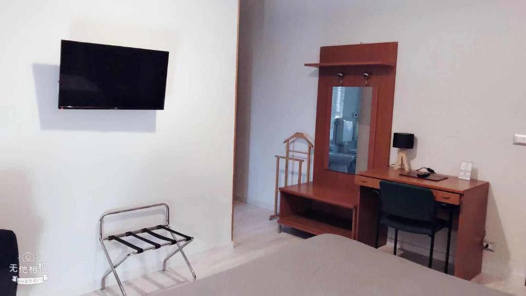 TV a/nebo společenská místnost v ubytování Hotel Frejus