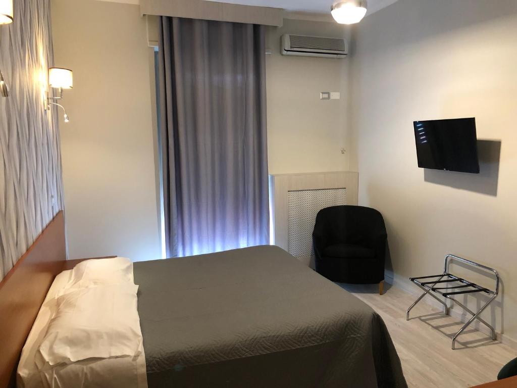 TV a/nebo společenská místnost v ubytování Hotel Frejus