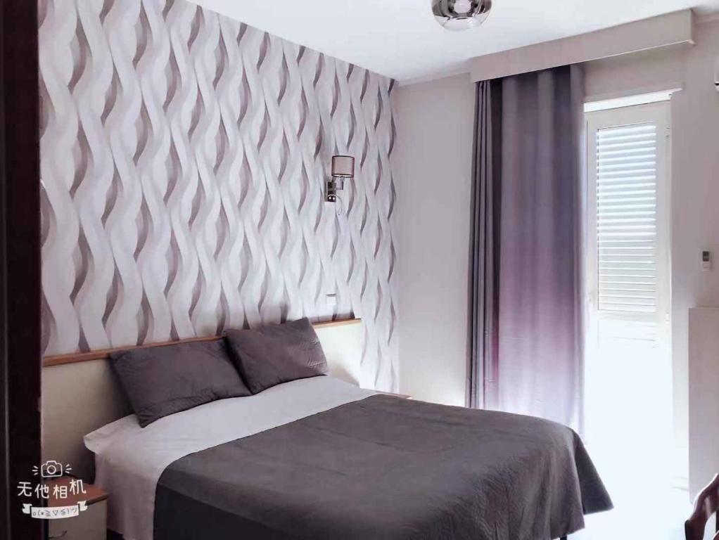 Postel nebo postele na pokoji v ubytování Hotel Frejus