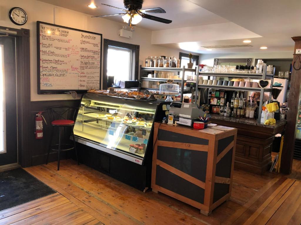 Auberge d'Anjou-Cocooning Café / #CanadaDo / New Brunswick