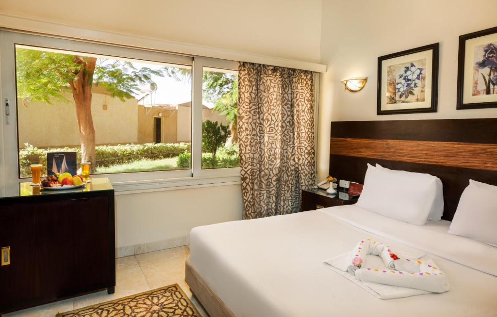 Postel nebo postele na pokoji v ubytování Obelisk Nile Hotel Aswan