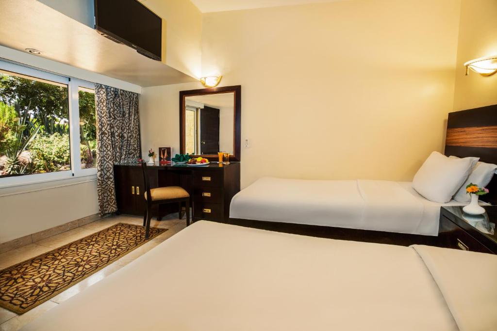 Postel nebo postele na pokoji v ubytování Obelisk Nile Hotel Aswan