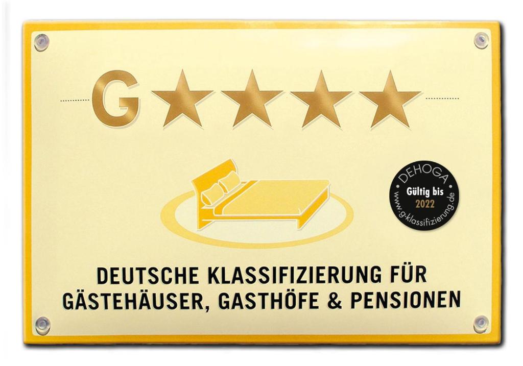 a plaque with a gold bar with five stars at "Alte Pension" Bautzen in Bautzen