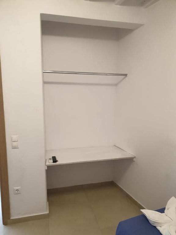 a white room with a shelf in the wall at Maya Apartments in Dexamenes