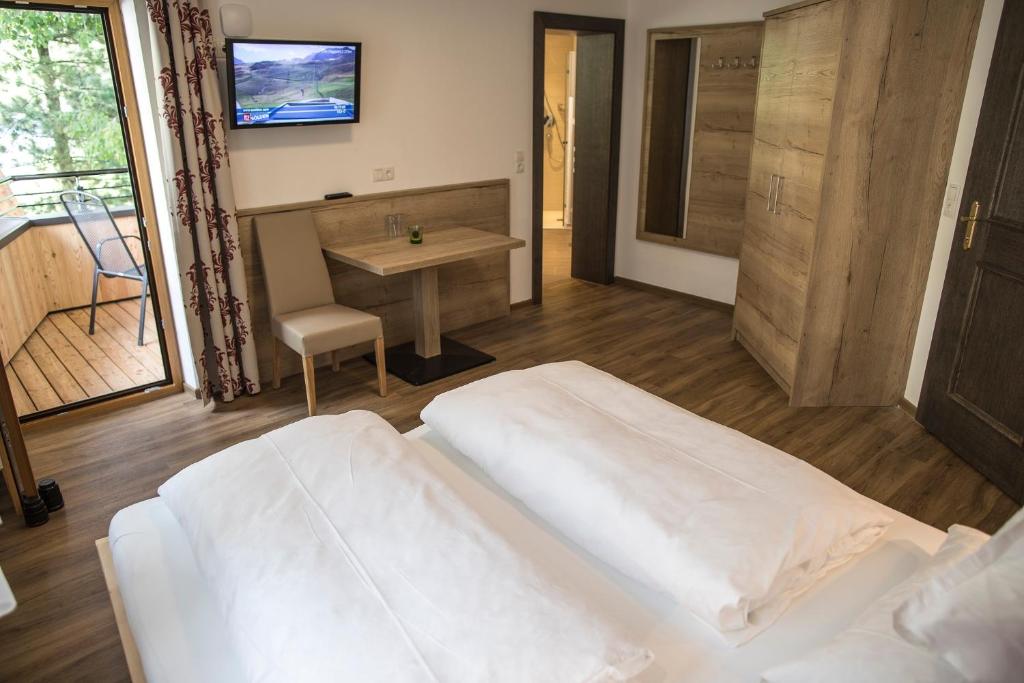 Postel nebo postele na pokoji v ubytování Hotel am Hof