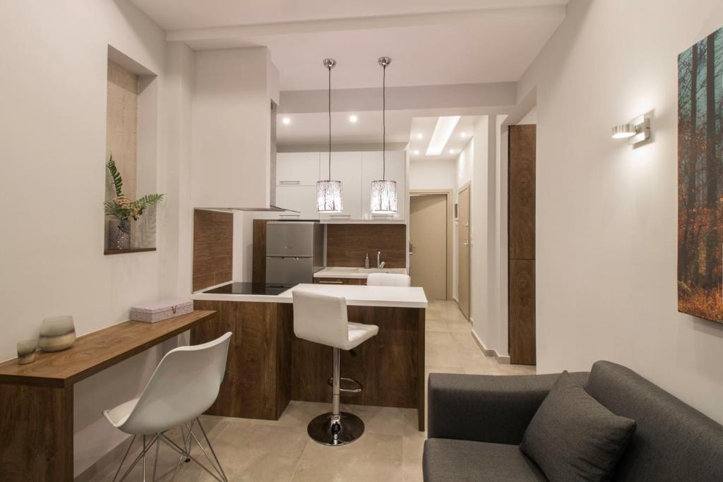 Kuchyň nebo kuchyňský kout v ubytování FLOW - White Tower Two Bedroom Suite