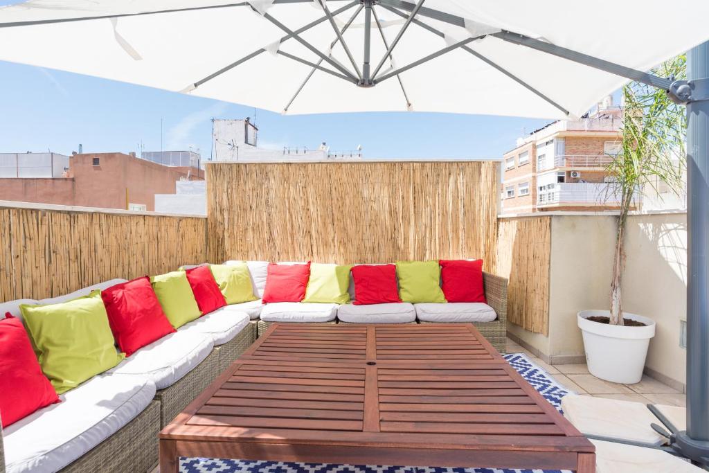Balkón alebo terasa v ubytovaní MA2B-Bright Apt With Rooftops With Palms near Old Town