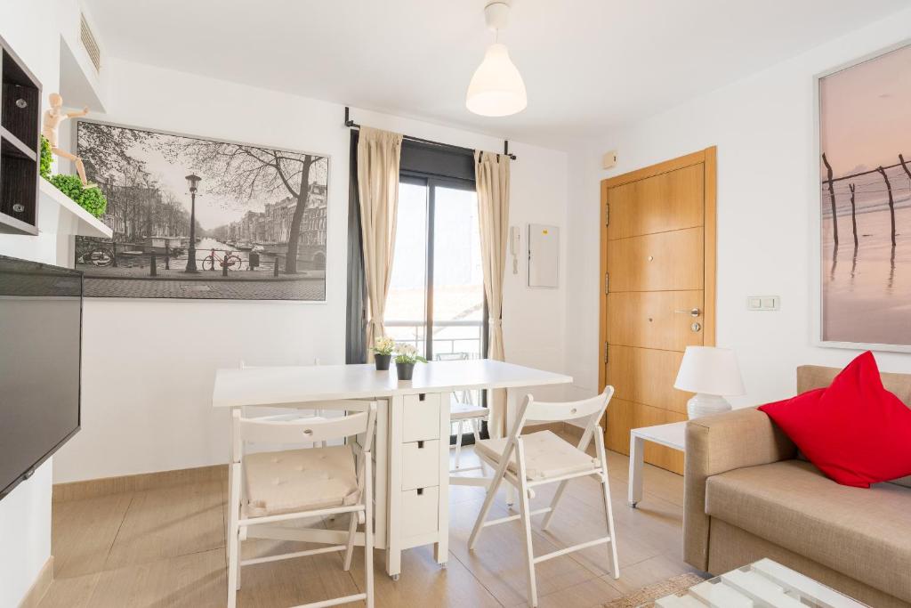 Posedenie v ubytovaní MA2B-Bright Apt With Rooftops With Palms near Old Town
