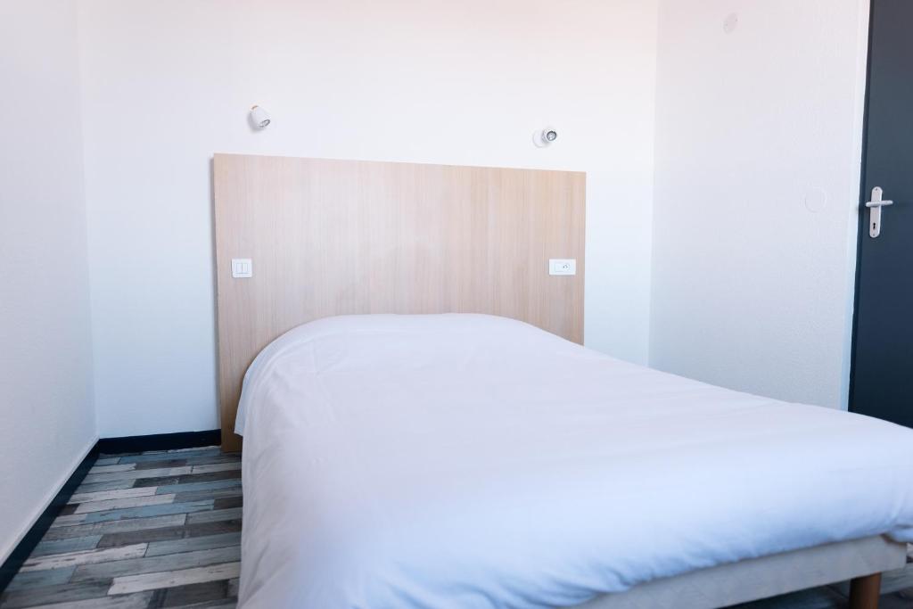 Postel nebo postele na pokoji v ubytování Welcomotel Limoges