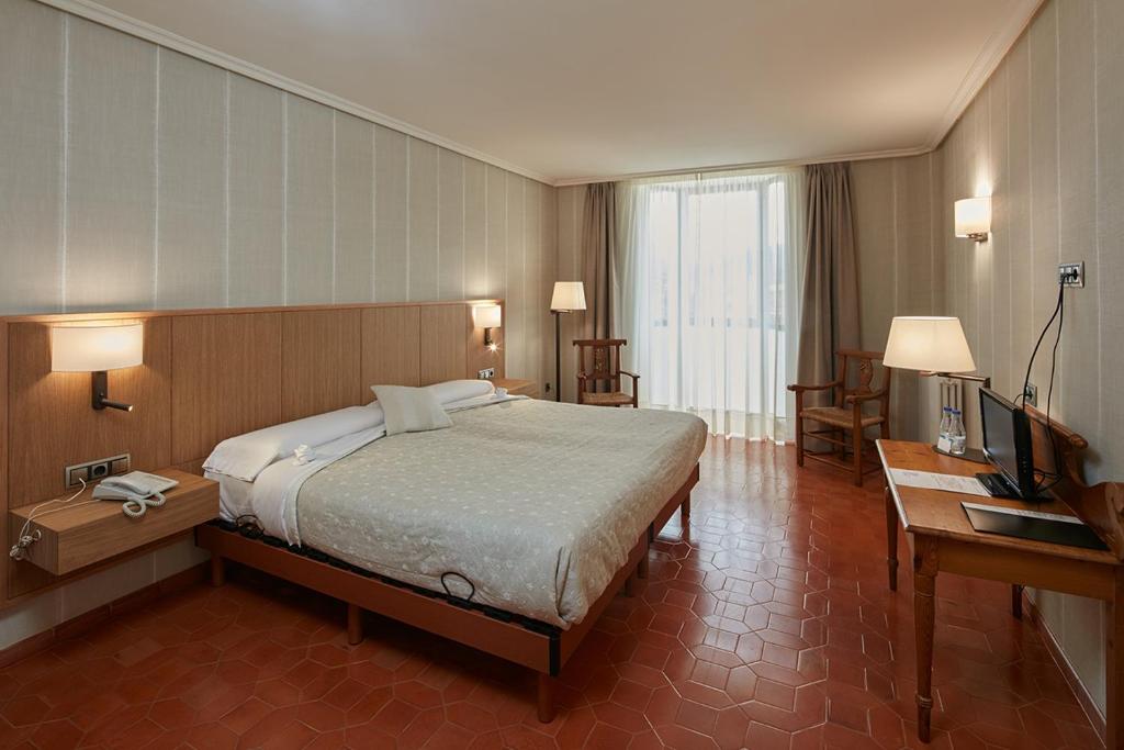 Postel nebo postele na pokoji v ubytování HOSTAL DOÑA JUANA