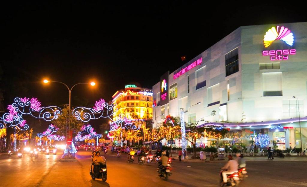 MIDMOST Boutique Hostel - 15