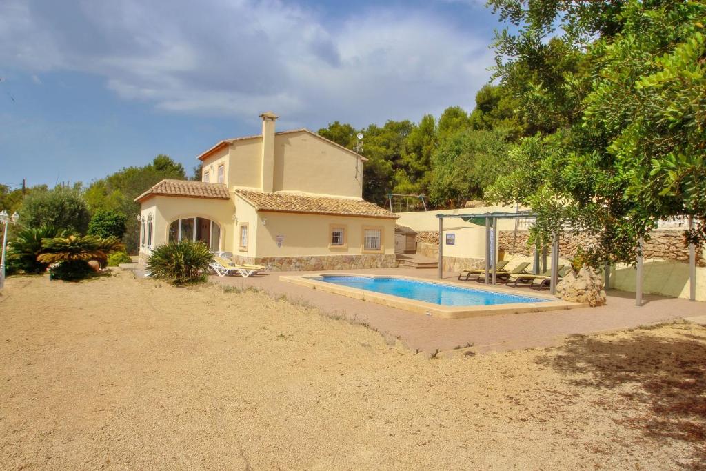 Bazén v ubytování Estrelizia - pretty holiday property with garden and private pool in Calpe nebo v jeho okolí