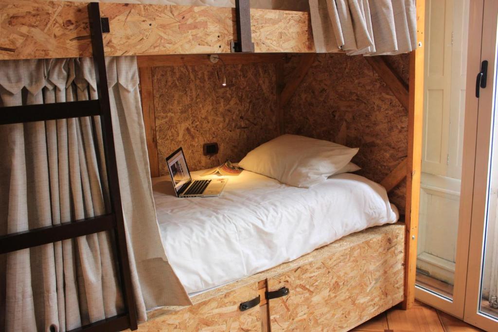 Postel nebo postele na pokoji v ubytování Hostal R10