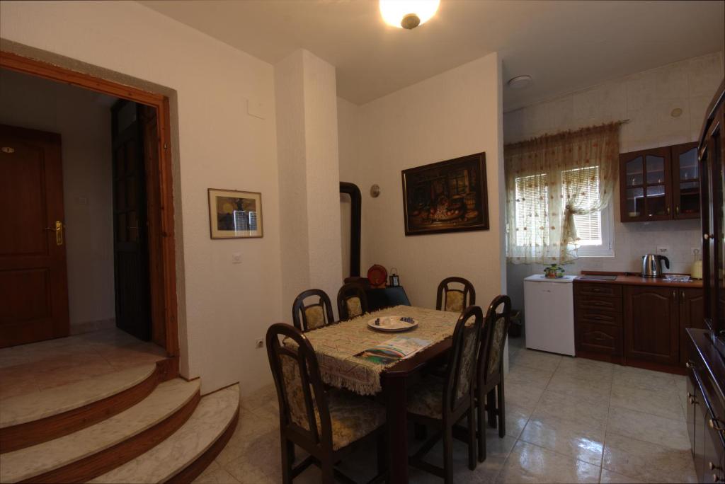 Kuchyň nebo kuchyňský kout v ubytování Apartments Astel