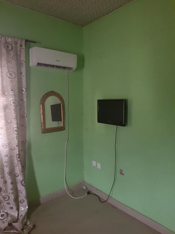 TV a/nebo společenská místnost v ubytování Edo Home