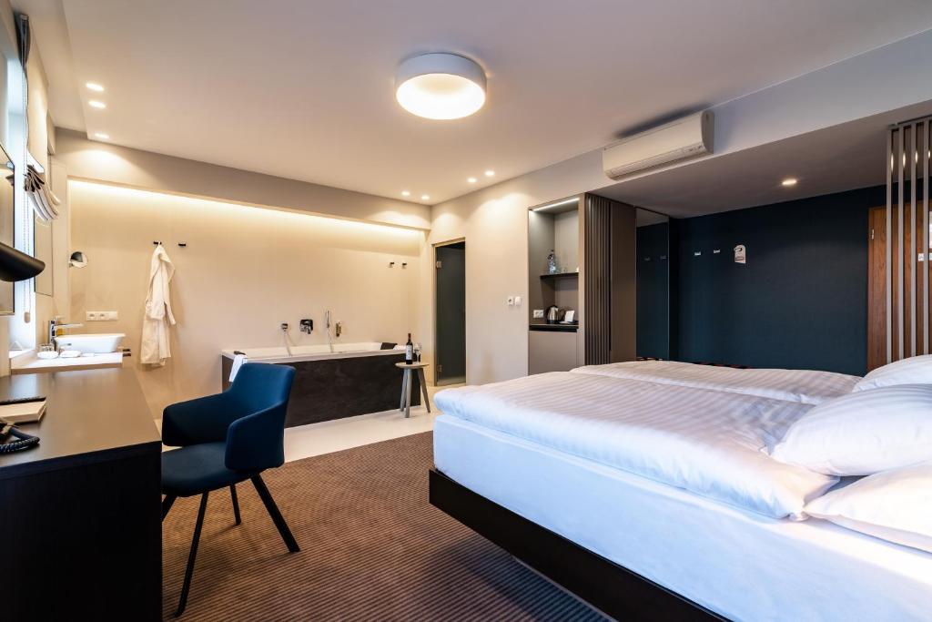 Posteľ alebo postele v izbe v ubytovaní Hotel Karpatia