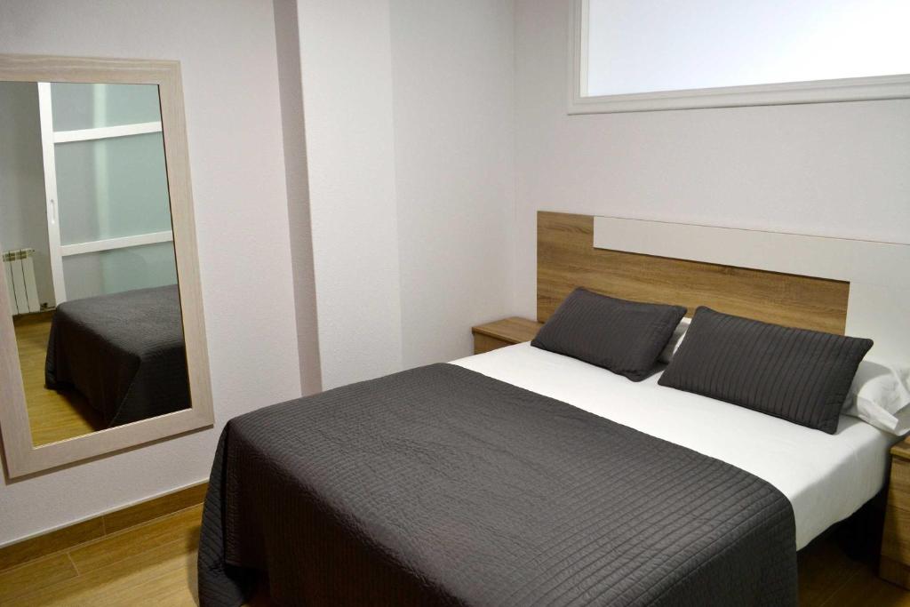 Postel nebo postele na pokoji v ubytování Apartamentos Alda Santa Cristina