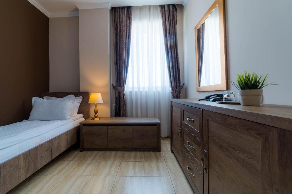 Postel nebo postele na pokoji v ubytování Sky Hotel