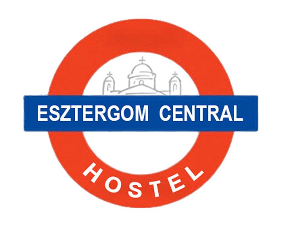 een rode cirkel met een bord dat Esztergom centraal ziekenhuis leest bij Esztergom Central in Esztergom