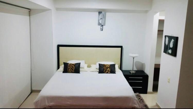 Ένα ή περισσότερα κρεβάτια σε δωμάτιο στο APARTAMENTO AMOBLADO CON EXCELENTE UBICACIÓN