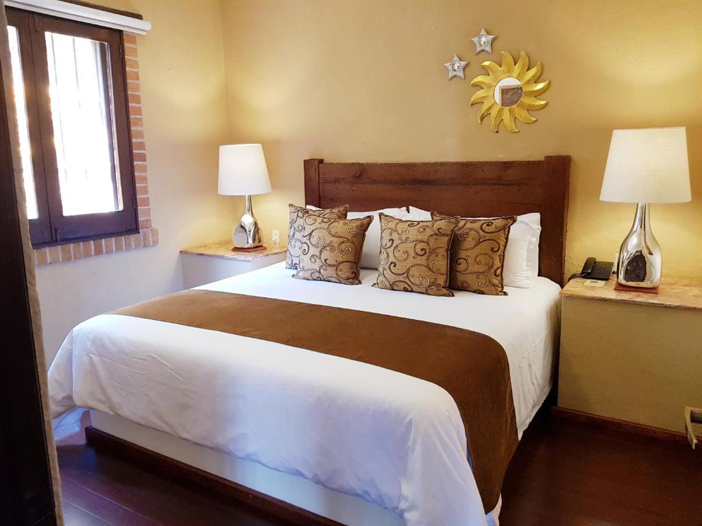 Postel nebo postele na pokoji v ubytování Casa Embrujo Morelia - Boutique