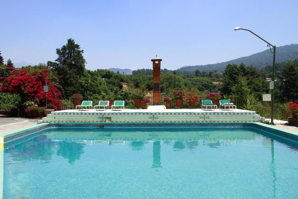 Bazén v ubytování Hotel Pie de la Sierra nebo v jeho okolí