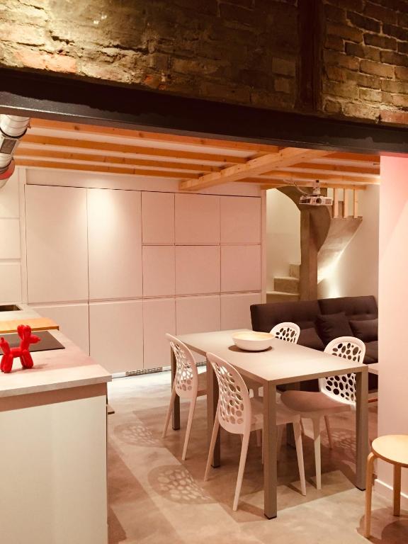 Fotografie z fotogalerie ubytování The Tiny House v destinaci Honfleur