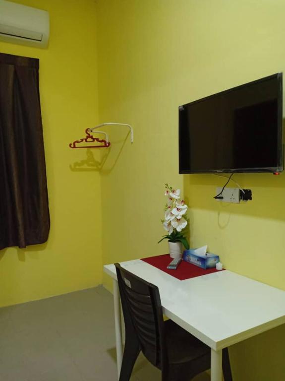 Mutiara Inn GuestRoom - Standard Queen Room