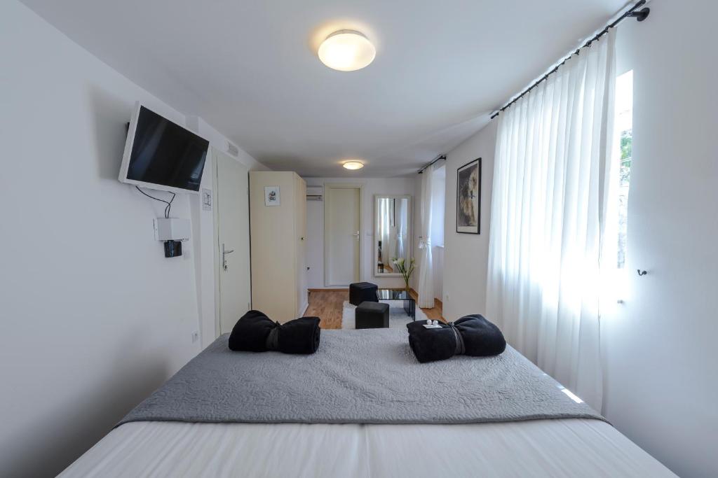 Posteľ alebo postele v izbe v ubytovaní Rooms Andro