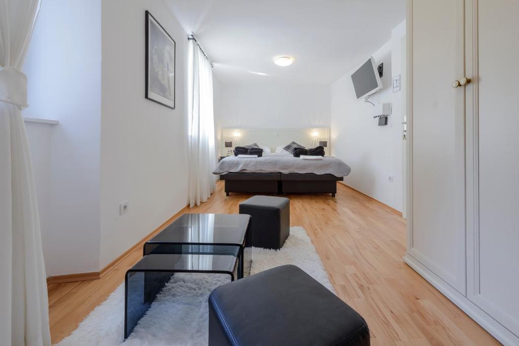 Posteľ alebo postele v izbe v ubytovaní Rooms Andro