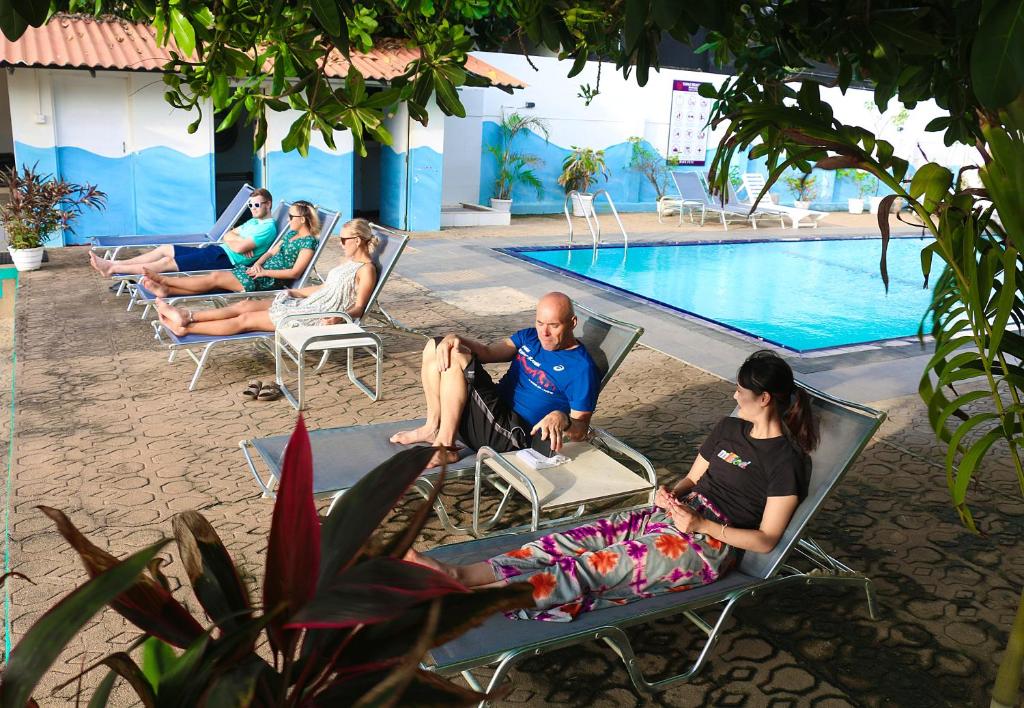 Bazén v ubytování Topaz Beach Hotel nebo v jeho okolí